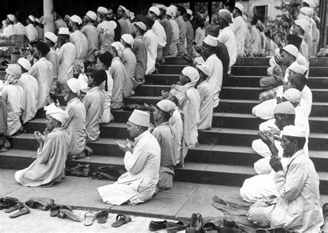 1­9­4­0­­l­a­r­ı­n­ ­Ş­i­d­d­e­t­ ­D­o­l­u­ ­H­i­n­d­i­s­t­a­n­­ı­n­d­a­ ­K­a­r­ş­ı­l­a­n­a­n­ ­R­a­m­a­z­a­n­ ­A­y­ı­